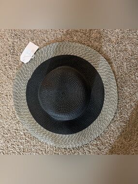 Time and Tru Black and Cream Wide Brim Straw Sun Hat